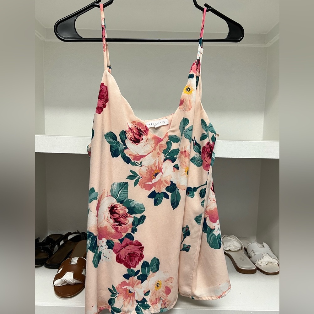 Scalloped neck floral tank top blouse